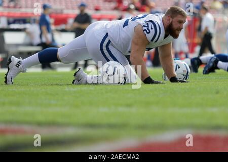 Tampa, Florida, USA. 8 Dez, 2019. Indianapolis Colts guard Braden Smith (72) erstreckt sich vor dem NFL Spiel zwischen den Indianapolis Colts und die Tampa Bay Buccaneers bei Raymond James Stadium in Tampa, Florida statt. Andrew J. Kramer/Cal Sport Media/Alamy leben Nachrichten Stockfoto