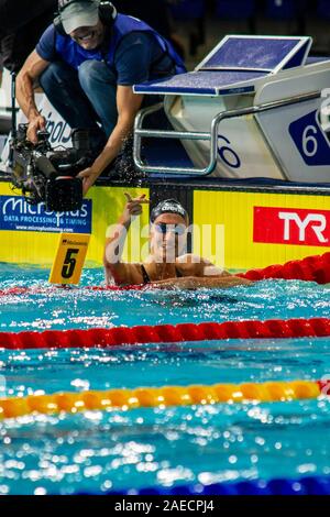 Glasgow, Schottland, Großbritannien. 8 Dez, 2019. Simona Quadarella von Italien feiert nach dem gewinnen Gold bei den Frauen 400 Meter Freistil Finale, während Tag 5 Der LEN Europäischen kurzen Kurs Schwimmen Meisterschaften 2019, in Tollcross International Swimming Center. Credit: Iain McGuinness/Alamy leben Nachrichten Stockfoto