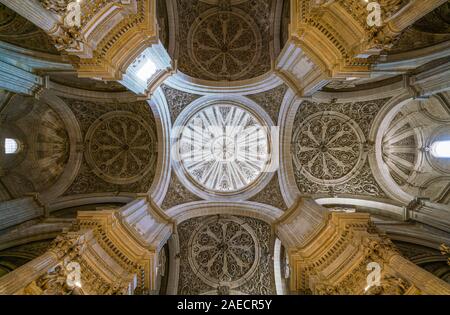 Innenansicht der "Iglesia del Sagrario", Kirche in Granada. Andalusien, Spanien. Juni -03-2019 Stockfoto