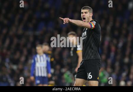 Wölfe Kapitän Conor Coady Gesten während der Premier League Match zwischen Brighton & Hove Albion und Wolverhampton Wanderers an der Amex Stadion in Brighton. 08. Dezember 2019 Stockfoto