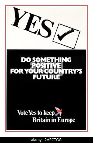 1970 Volksabstimmung Original Vintage Wahlpropaganda Plakat für das Jahr 1975 die Mitgliedschaft in der Europäischen Union Referendum im Vereinigten Königreich - JA - tun Sie etwas Positives für die Zukunft ihres Landes - Abstimmung ja Großbritannien in Europa zu halten. Dieses Europäischen Gemeinschaften Mitgliedschaft Referendum (aka das Referendum über die Europäische Gemeinschaft oder gemeinsame Markt/Gemeinsamen Markt Referendum/EWG Mitgliedschaft Referendum) wurde am 5. Juni 1975 gemäß den Bestimmungen des Referendums Act 1975 von der Labour-Regierung von Premierminister Harold Wilson. Das VEREINIGTE KÖNIGREICH mit Ja stimmten zu bleiben. Stockfoto