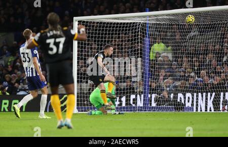 Diogo Jota der Wölfe Kerben der öffnung Ziel während der Premier League Match zwischen Brighton & Hove Albion und Wolverhampton Wanderers an der Amex Stadion in Brighton. 08. Dezember 2019 Stockfoto