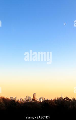 Ändern der Londoner Skyline im Abstand von einer klaren Winter am Nachmittag Stockfoto