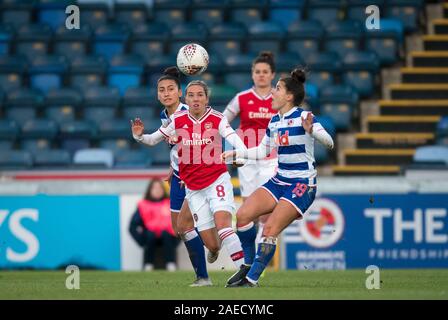 High Wycombe, UK. 08 Dez, 2019. Jordan Nobby von Arsenal Frauen & Jade Moore von Lesenden Frauen während der FAWSL Match zwischen Lesen Frauen und Arsenal Damen an Adams Park, High Wycombe, England am 8. Dezember 2019. Foto von Andy Rowland. Credit: PRiME Media Images/Alamy leben Nachrichten Stockfoto