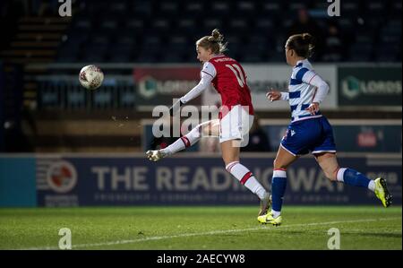 High Wycombe, UK. 08 Dez, 2019. Vivianne Miedema von Arsenal Frauen ein Tor zu es 3-0 während der FAWSL Match zwischen Lesen Frauen und Arsenal Damen an Adams Park, High Wycombe, England am 8. Dezember 2019. Foto von Andy Rowland. Credit: PRiME Media Images/Alamy leben Nachrichten Stockfoto