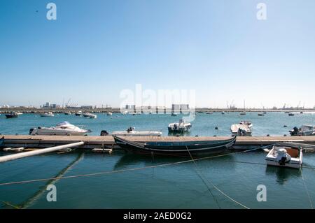 Den Anschluss an der Lagune von Aveiro in Sao Jacinto ist eine Gemeinde in Aveiro Gemeinde, Bezirk Aveiro, Portugal. Stockfoto