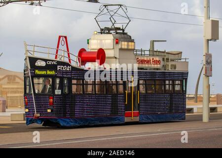 Fisherman's Friend Trawler Tram, 1937 Brush Railcoach Tram fylde Coast, Tramway, Trolleybus, Trolleybusse auf Blackpool Promenade Seafront, UK Stockfoto