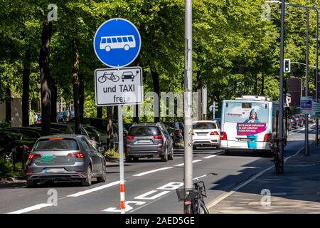 Düsseldorf, Umwelt Lane auf der Prinz-Georg-Straße, im Stadtteil Pempelfort, nur Taxis, Radfahrer, Busse und e-Autos sind erlaubt in t zu fahren Stockfoto
