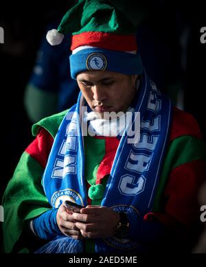 Kingston, UK. 08 Dez, 2019. Chelsea Frauen Unterstützer während der FAWSL Match zwischen Chelsea und Manchester City FC Frauen Frauen im Cherry Red Records Stadion, Kingston, England am 8. Dezember 2019. Foto von Andy Rowland. Credit: PRiME Media Images/Alamy leben Nachrichten Stockfoto