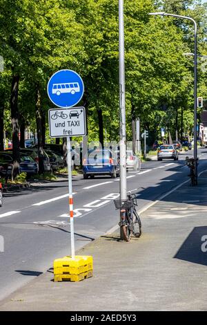 Düsseldorf, Umwelt Lane auf der Prinz-Georg-Straße, im Stadtteil Pempelfort, nur Taxis, Radfahrer, Busse und e-Autos sind erlaubt in t zu fahren Stockfoto