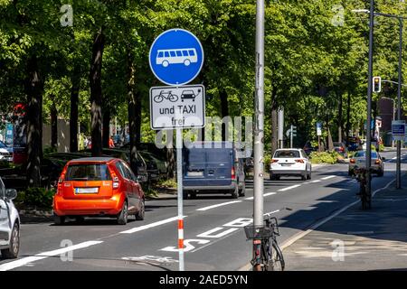 Düsseldorf, Umwelt Lane auf der Prinz-Georg-Straße, im Stadtteil Pempelfort, nur Taxis, Radfahrer, Busse und e-Autos sind erlaubt in t zu fahren Stockfoto