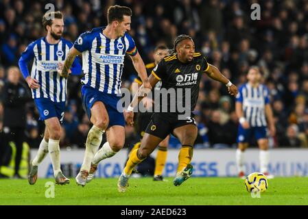 Brighton und Hove, Großbritannien. 08 Dez, 2019. Adama Traore der Wolverhampton Wanderers (37) Während der Premier League Match zwischen Brighton und Hove Albion und Wolverhampton Wanderers im American Express Community Stadium, Brighton und Hove, England am 8. Dezember 2019. Foto von Edward Thomas/PRiME Media Bilder. Credit: PRiME Media Images/Alamy leben Nachrichten Stockfoto