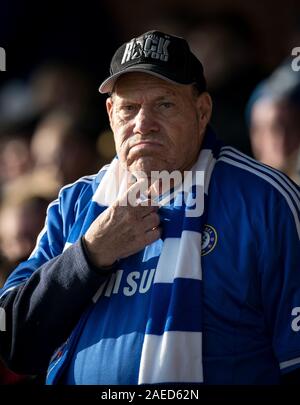 Kingston, UK. 08 Dez, 2019. Chelsea Frauen Unterstützer während der FAWSL Match zwischen Chelsea und Manchester City FC Frauen Frauen im Cherry Red Records Stadion, Kingston, England am 8. Dezember 2019. Foto von Andy Rowland. Credit: PRiME Media Images/Alamy leben Nachrichten Stockfoto