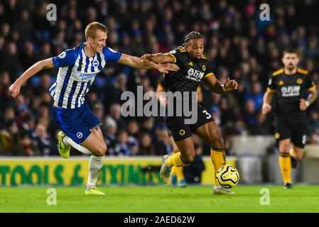 Brighton und Hove, Großbritannien. 08 Dez, 2019. Adama Traore der Wolverhampton Wanderers (37), die in Aktion während der Premier League Match zwischen Brighton und Hove Albion und Wolverhampton Wanderers im American Express Community Stadium, Brighton und Hove, England am 8. Dezember 2019. Foto von Edward Thomas/PRiME Media Bilder. Credit: PRiME Media Images/Alamy leben Nachrichten Stockfoto