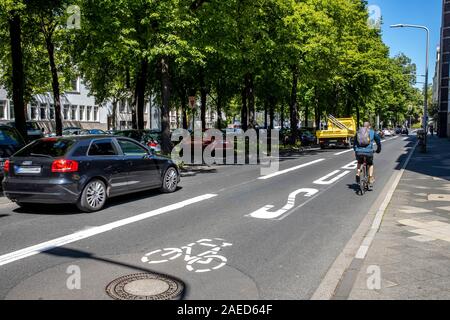 Düsseldorf, Umwelt Lane auf der Prinz-Georg-Straße, im Stadtteil Pempelfort, nur Taxis, Radfahrer, Busse und e-Autos sind erlaubt in t zu fahren Stockfoto