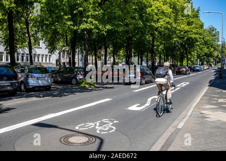 Düsseldorf, Umwelt Lane auf der Prinz-Georg-Straße, im Stadtteil Pempelfort, nur Taxis, Radfahrer, Busse und e-Autos sind erlaubt in t zu fahren Stockfoto
