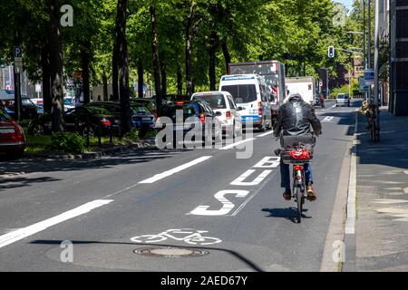 Düsseldorf, Umwelt Lane auf der Prinz-Georg-Straße, im Stadtteil Pempelfort, nur Taxis, Radfahrer, Busse und e-Autos sind erlaubt in t zu fahren Stockfoto