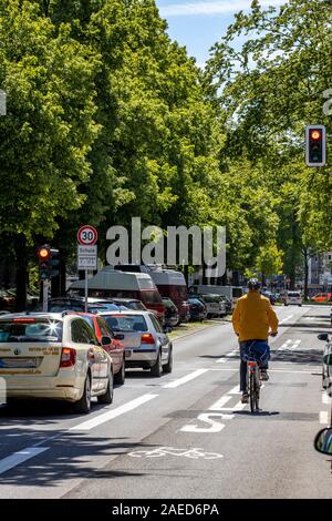 Düsseldorf, Umwelt Lane auf der Prinz-Georg-Straße, im Stadtteil Pempelfort, nur Taxis, Radfahrer, Busse und e-Autos sind erlaubt in t zu fahren Stockfoto