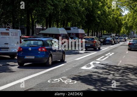 Düsseldorf, Umwelt Lane auf der Prinz-Georg-Straße, im Stadtteil Pempelfort, nur Taxis, Radfahrer, Busse und e-Autos sind erlaubt in t zu fahren Stockfoto