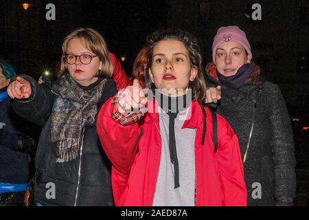 Warschau, Polen. 8 Dez, 2019. Dezember 8, 2019, Warschau, Polen: 16 Tage gegen Gewalt aufgrund von Geschlecht, Frauen schrie, dass Gewalt niemals ist die Störung der Person, die es zu erleben, und die Institutionen, die die Täter schützen sind nur der nächste Übeltäter. Credit: Grzegorz Banaszak/ZUMA Draht/Alamy leben Nachrichten Stockfoto
