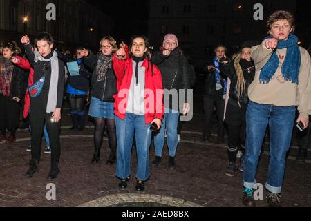 Warschau, Polen. 8 Dez, 2019. Dezember 8, 2019, Warschau, Polen: 16 Tage gegen Gewalt aufgrund von Geschlecht, Frauen schrie, dass Gewalt niemals ist die Störung der Person, die es zu erleben, und die Institutionen, die die Täter schützen sind nur der nächste Übeltäter. Credit: Grzegorz Banaszak/ZUMA Draht/Alamy leben Nachrichten Stockfoto