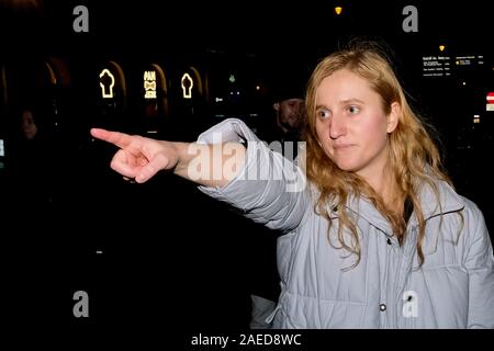 Warschau, Polen. 8 Dez, 2019. Dezember 8, 2019, Warschau, Polen: 16 Tage gegen Gewalt aufgrund von Geschlecht, Frauen schrie, dass Gewalt niemals ist die Störung der Person, die es zu erleben, und die Institutionen, die die Täter schützen sind nur der nächste Übeltäter. Credit: Grzegorz Banaszak/ZUMA Draht/Alamy leben Nachrichten Stockfoto