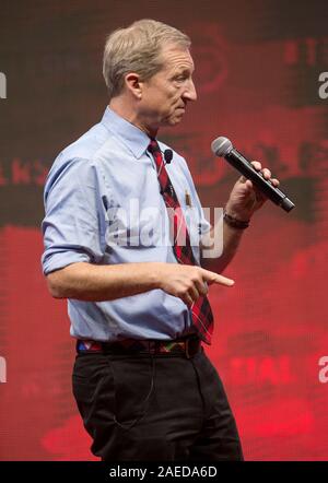 Cedar Rapids, Iowa, USA. 07 Dez, 2019. TOM STEYER beteiligt sich an der internationalen Bruderschaft der Teamsters Präsidentenforum auf Arbeitnehmer Ausgaben am Veterans Memorial Coliseum statt. Credit: Brian Cahn/ZUMA Draht/Alamy leben Nachrichten Stockfoto