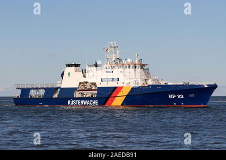 Bundespolizei Boot BP 83 Bad Düben auf der Elbe. Die Kustenwache ist eine Vereinigung von mehreren Bundesbehörden. Stockfoto