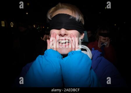 Warschau, Polen. 8 Dez, 2019. Dezember 8, 2019, Warschau, Polen: 16 Tage gegen Gewalt aufgrund von Geschlecht, Frauen schrie, dass Gewalt niemals ist die Störung der Person, die es zu erleben, und die Institutionen, die die Täter schützen sind nur der nächste Übeltäter. Credit: Grzegorz Banaszak/ZUMA Draht/Alamy leben Nachrichten Stockfoto