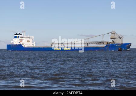 Mibau Stema Selbstentladung bulk carrier FITNES auf der Elbe Stockfoto