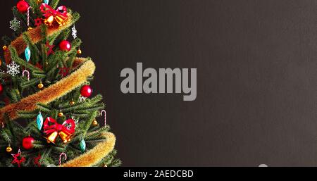 Nahaufnahme von geschmückten Weihnachtsbaum mit freien Raum auf der rechten Seite, Mock-up, Gutschein Vorlage, dunkler Hintergrund, 3D-Rendering Stockfoto