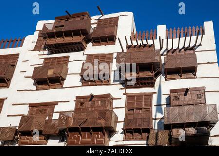 Außenansicht eines kürzlich renovierten traditionellen Wohngegend Stadthaus in der historischen Altstadt Al Balad, Jeddah, Saudi-Arabien Stockfoto