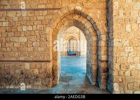 Innenansicht der gemauerte Makkah Gate oder Baab Makkah, ein altes Stadttor am Eingang der Altstadt (Al Balad) von Jeddah, Saudi Arabien Stockfoto