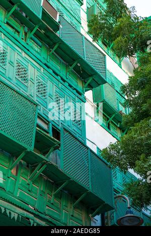 Außenansicht eines kürzlich renovierten traditionellen Wohngegend Stadthaus in der historischen Altstadt Al Balad, Jeddah, Saudi-Arabien Stockfoto