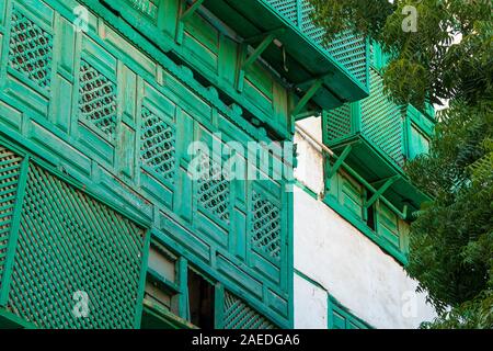 Außenansicht eines kürzlich renovierten traditionellen Wohngegend Stadthaus in der historischen Altstadt Al Balad, Jeddah, Saudi-Arabien Stockfoto