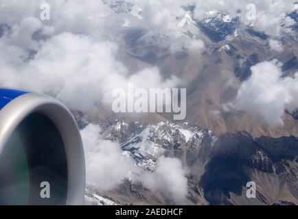 Blick auf verschneite Berge aus dem Himalaya in Ladakh, Nordindien Stockfoto