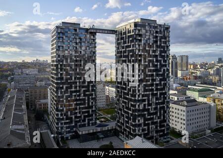 Luftaufnahme im Stadtbild mit modernen Hochhaus Häuser Stockfoto