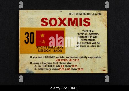 SOXMIS-Ausweis und Kontaktkarte, ein Stück Replikat-Erinnerungsstücke aus der Zeit des Kalten Krieges. Stockfoto