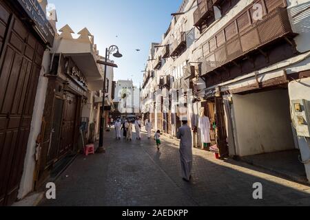 Außenansicht eines kürzlich renovierten traditionellen Wohngegend coral Bürgerhäuser in der Altstadt Al Balad, Jeddah, KSA, Saudi-Arabien Stockfoto