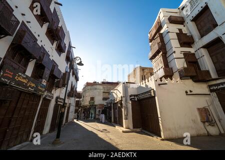 Außenansicht eines kürzlich renovierten traditionellen Wohngegend coral Bürgerhäuser in der Altstadt Al Balad, Jeddah, KSA, Saudi-Arabien Stockfoto