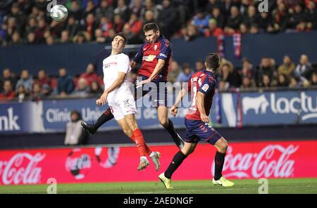 Spanien. 08 Dez, 2019. Campeonato de Liga de Primera División, Liga Santander. 08.12.2019. Pamplona. Estadio El Sadar. Osasuna-Sevilla. Partido de Futbol disputado esta noche en Osasuna y Sevilla y que ha finalizado con el resultado de 1-1. Moncayola y Raguillon Credit: CORDON PRESSE/Alamy leben Nachrichten Stockfoto