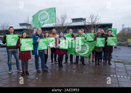 Glasgow, UK. 22. November 2019. Im Bild: Patrick Harvie MSP-Co-Leader der schottischen Grünen Kampagnen mit lokalen Kandidaten, Stadträte und Mitglieder der Partei für die Abschaffung der Home Office. Credit: Colin Fisher/Alamy Leben Nachrichten. Stockfoto