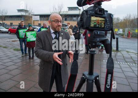Glasgow, UK. 22. November 2019. Im Bild: Patrick Harvie MSP-Co-Leader der schottischen Grünen Kampagnen mit lokalen Kandidaten, Stadträte und Mitglieder der Partei für die Abschaffung der Home Office. Credit: Colin Fisher/Alamy Leben Nachrichten. Stockfoto