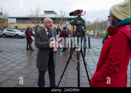 Glasgow, UK. 22. November 2019. Im Bild: Patrick Harvie MSP-Co-Leader der schottischen Grünen Kampagnen mit lokalen Kandidaten, Stadträte und Mitglieder der Partei für die Abschaffung der Home Office. Credit: Colin Fisher/Alamy Leben Nachrichten. Stockfoto