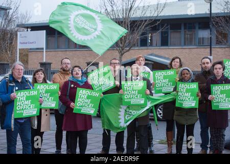 Glasgow, UK. 22. November 2019. Im Bild: Patrick Harvie MSP-Co-Leader der schottischen Grünen Kampagnen mit lokalen Kandidaten, Stadträte und Mitglieder der Partei für die Abschaffung der Home Office. Credit: Colin Fisher/Alamy Leben Nachrichten. Stockfoto