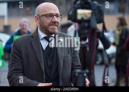 Glasgow, UK. 22. November 2019. Im Bild: Patrick Harvie MSP-Co-Leader der schottischen Grünen Kampagnen mit lokalen Kandidaten, Stadträte und Mitglieder der Partei für die Abschaffung der Home Office. Credit: Colin Fisher/Alamy Leben Nachrichten. Stockfoto