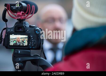 Glasgow, UK. 22. November 2019. Im Bild: Patrick Harvie MSP-Co-Leader der schottischen Grünen Kampagnen mit lokalen Kandidaten, Stadträte und Mitglieder der Partei für die Abschaffung der Home Office. Credit: Colin Fisher/Alamy Leben Nachrichten. Stockfoto