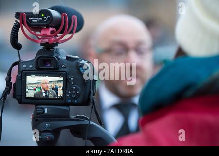 Glasgow, UK. 22. November 2019. Im Bild: Patrick Harvie MSP-Co-Leader der schottischen Grünen Kampagnen mit lokalen Kandidaten, Stadträte und Mitglieder der Partei für die Abschaffung der Home Office. Credit: Colin Fisher/Alamy Leben Nachrichten. Stockfoto