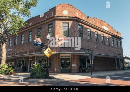 WINTER GARDEN, Florida: 29. Mai 2019 - Rad funktioniert, einer im Stadtzentrum gelegenen Fahrrad Service und Reparatur shop weg von der West Orange Bike Trail in einem Vintage aufzubauen Stockfoto