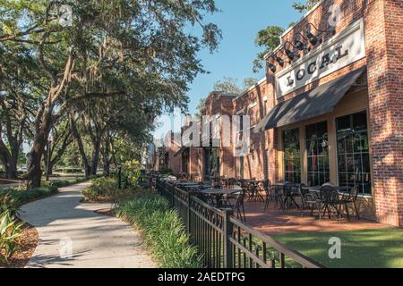 WINTER GARDEN, Florida: 29. Mai 2019 - Anlagen Street Market ein Backsteingebäude mit lokalen Anbietern ökologischer Lebensmittel, Handwerk Bier, und draußen sitzen. Stockfoto